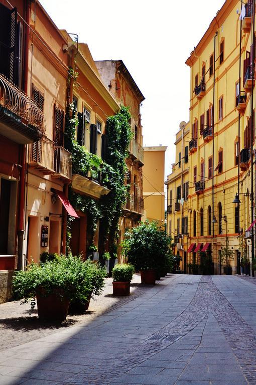 Suite Via Sulis 61 Cagliari Bagian luar foto